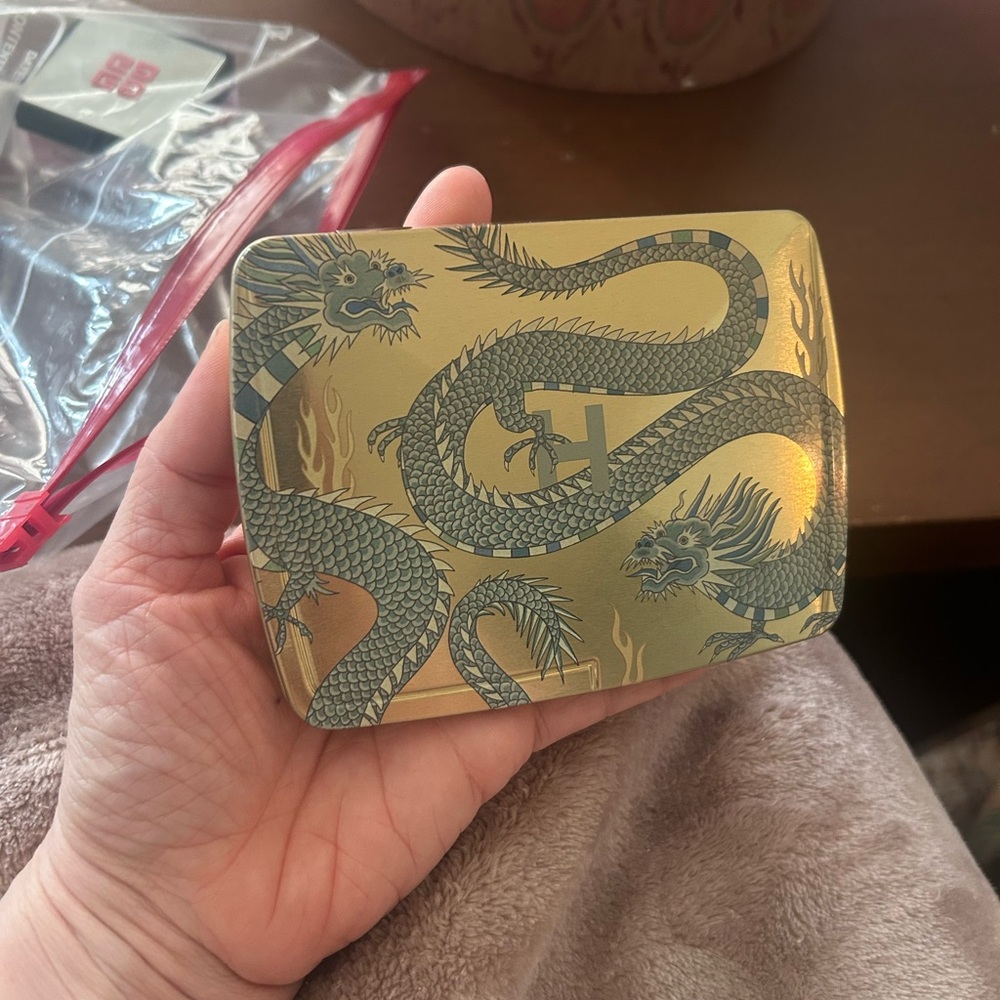 Hourglass Ambient Light Dragon face palette